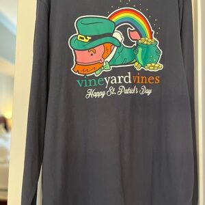 NWOT Vineyard Vines St. Patrick's Day Graphic Long Sleeve Tee - Navy